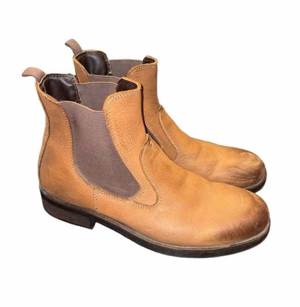 G.H. Bass & Co. Jonathan Chelsea Boots Size 10M Brown Leather